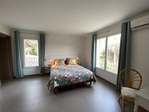 4 Schlafzimmer, Schreibtisch, Bügeleisen/Bügelbrett, WLAN
