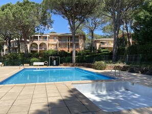 Outdoor pool - Villa + Studio SUR LE Golf (Saint-Raphaël)