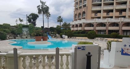 Newly renovated apartment in a beautiful,secure condominium,5 mn walk to the sea