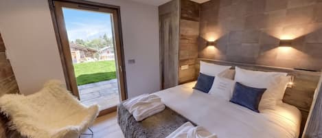 3 bedrooms, iron/ironing board, travel cot, free WiFi