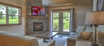 Luxury 2 Bed/Bath Cottage With Private Hot Tub