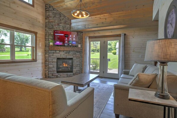 Smart TV, fireplace