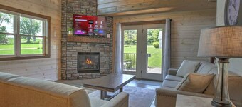 Cozy 2 Bed/Bath Cottage With Private Hot Tub