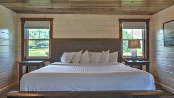 2 bedrooms, desk, WiFi, bed sheets