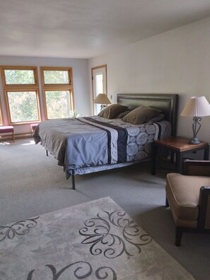 4 bedrooms, free WiFi, bed sheets
