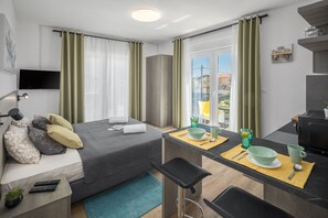 高级开间套房 | 客房内保险箱、隔音、免费 WiFi、床单