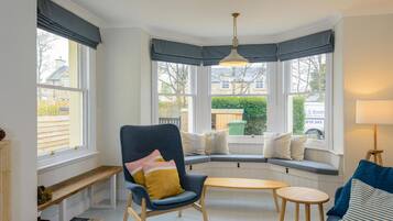 House, Multiple Beds | Living room | 30-inch TV with cable channels