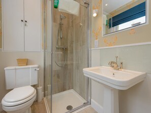 House, Multiple Beds | Bathroom | Combined shower/tub, deep soaking tub, hair dryer, towels