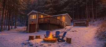 Free 50 Amp EV Charger Modern New, HotTub, A/C, Webber Grill, 2 Decks, FirePit