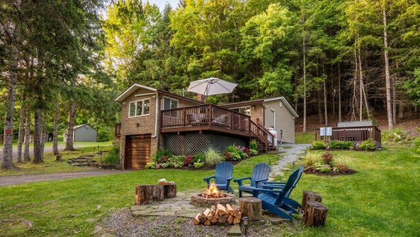 Property grounds - Free 50 Amp EV Charger Modern New, HotTub, A/C, Webber Grill, 2 Decks, FirePit (Fleischmanns)