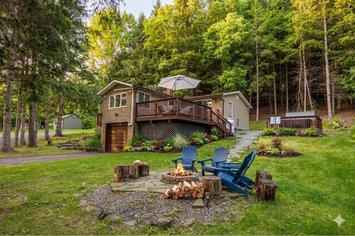 Free 50 Amp EV Charger Modern New, HotTub, A/C, Webber Grill, 2 Decks, FirePit