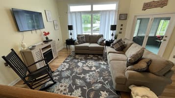 Smart TV, fireplace, DVD player, table tennis