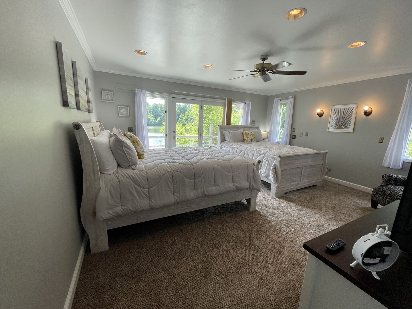 4 bedrooms, iron/ironing board, free WiFi, bed sheets