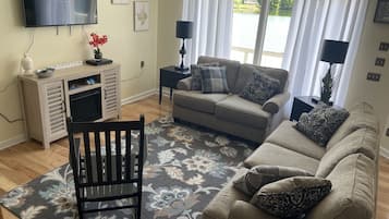 Smart TV, fireplace, DVD player, ping pong