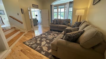 Smart TV, fireplace, DVD player, table tennis