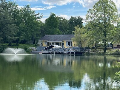Vacation Rental Retreat on 5 Acre Lake near Athens & Hocking Hills Pet Friendly