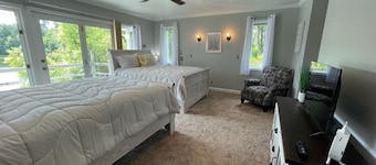 Pine Lake Retreat on secluded 20 acre nature preserve