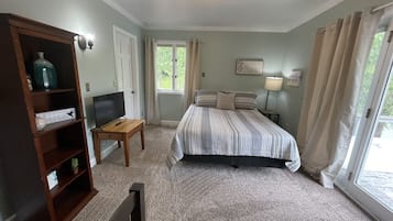 4 bedrooms, iron/ironing board, WiFi (free), bed sheets