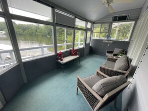 Smart TV, fireplace, DVD player, table tennis