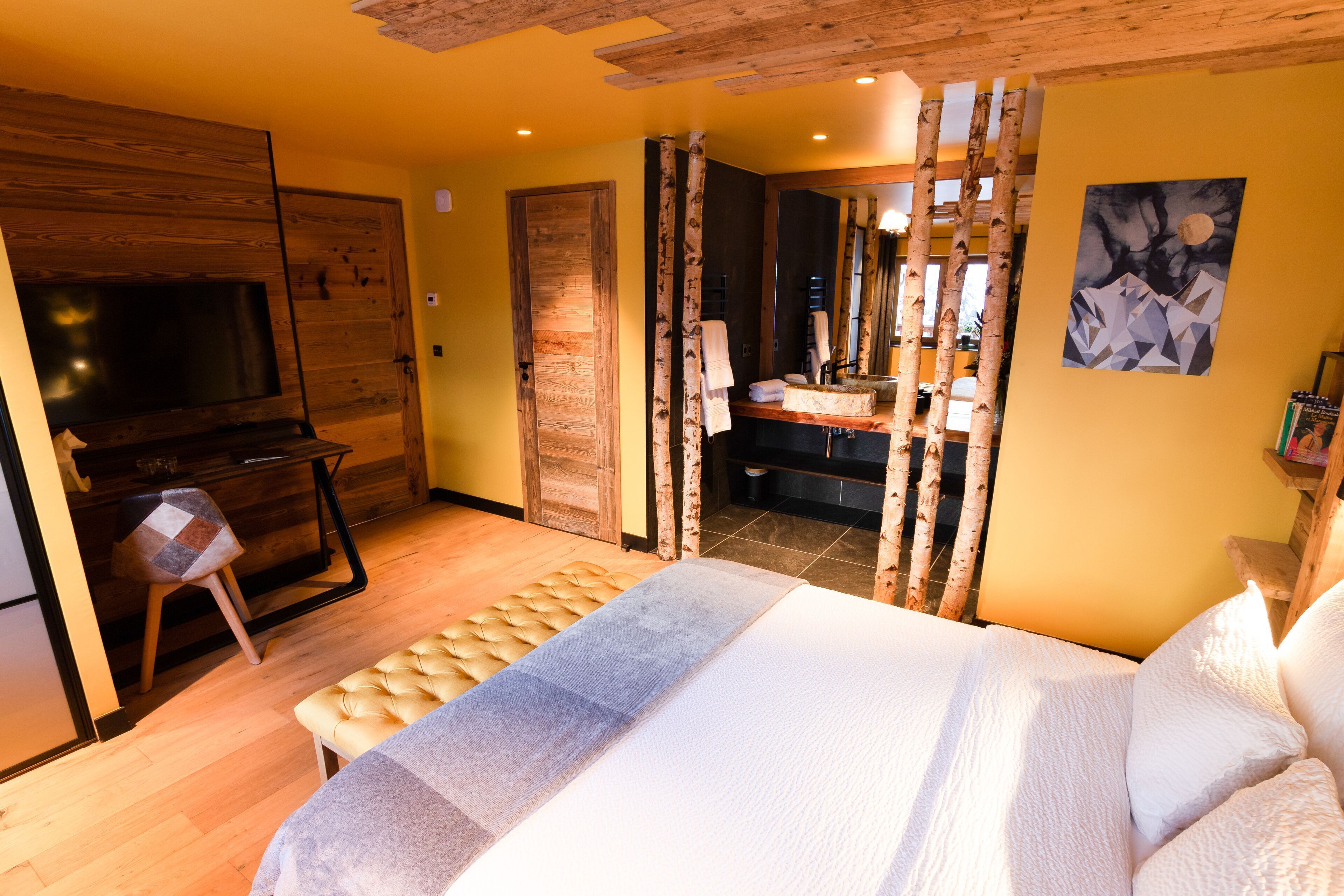 Minibar, soundproofing, free WiFi, bed sheets