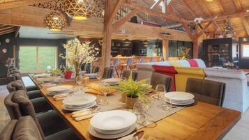 Café da manhã continental todos os dias (EUR 15 por pessoa)