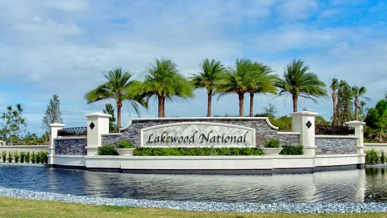 A+ Lakewood National, Golf Paradise! Golf & Lake Views. 2nd Floor, 3 Bed, 2 Bath