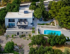 Exterior - Luxury Villa Yara with a Private Pool, Gym, Sauna, and Sea View (Kastel Kambelovac)