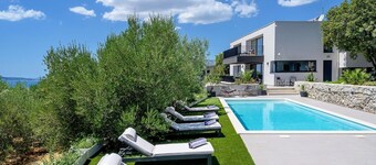 Luxury Villa Yara with a Private Pool, Gym, Sauna, and Sea View