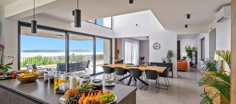 Luxury Villa Yara Split with Heated Pool and Gym