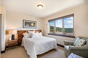 4 室のベッドルーム、アイロン / アイロン台、WiFi、ベッドシーツ