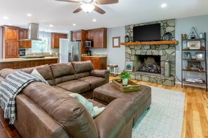 Télévision, cheminée