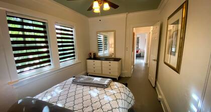 KnightPlace - The Irene - 1BD-1BA Apartment in Duplex - Near Mercer University