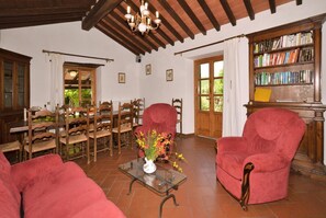 Interior - Villa Piombona - Four Bedroom Villa, Sleeps 8 (Anghiari)