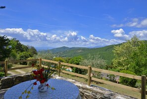 Outdoor dining - Villa Piombona - Four Bedroom Villa, Sleeps 8 (Anghiari)