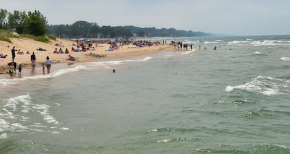 Luxury Vacation Condo on Water, Walk to Beaches, Parks, Playgrounds. St Joseph