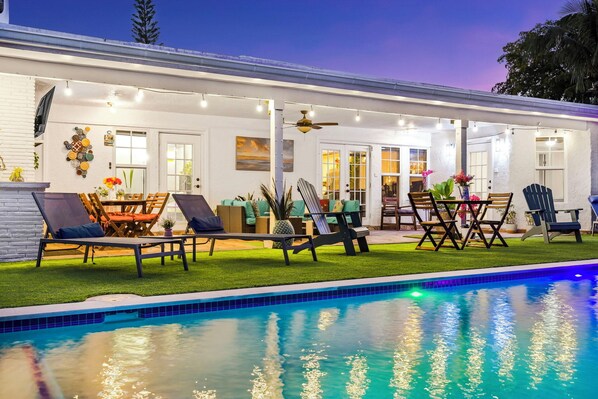 Outdoor pool, a heated pool - Tropical salt water pool home close to beaches,Hard Rock,Airport and Downtown! (Fort Lauderdale)