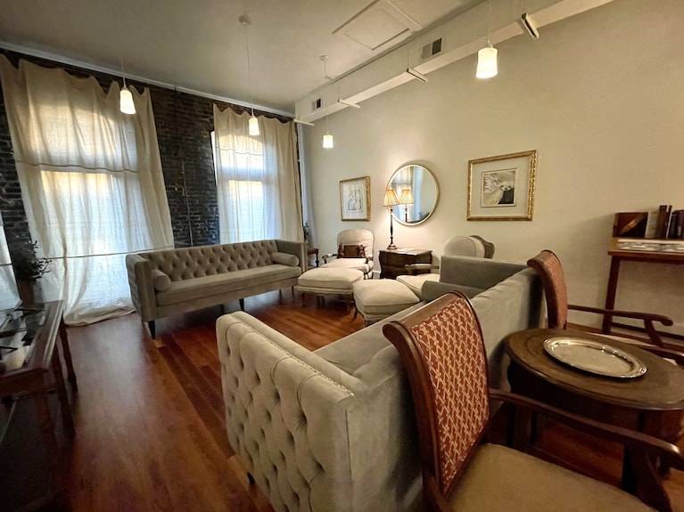 Palafox Loft 122, Sleeps 2 - Pensacola, FL