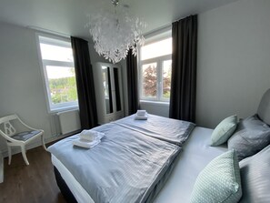 3 Schlafzimmer, Reisekinderbett, kostenloses WLAN, Bettwäsche