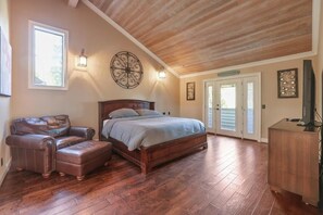 5 bedrooms, iron/ironing board, free WiFi, bed sheets