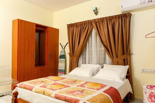 7 bedrooms, desk, iron/ironing board, free WiFi