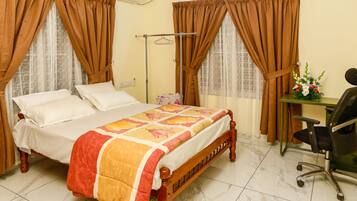 7 bedrooms, desk, iron/ironing board, free WiFi