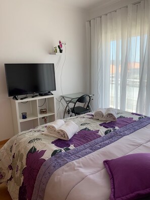 2 bedrooms, iron/ironing board, free WiFi, bed sheets