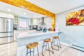 Fridge, microwave, oven, stovetop - Brand New House w gated backyard that is located right at the Saugerties Village (Saugerties)