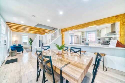 Brand New House w gated backyard that is located right at the Saugerties Village