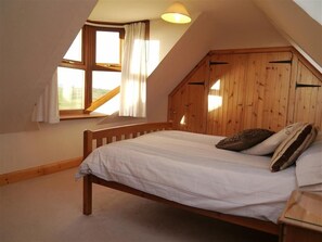 3 bedrooms, bed sheets