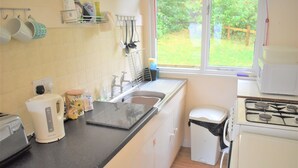 A kitchen with a sink, stove, and various utensils. - Camus Slatach - sleeps 4 guests  in 2 bedrooms (Glenfinnan)