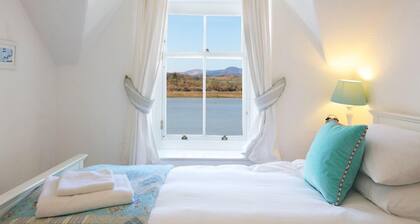 Allonby Cottage - a cottage that sleeps 7 guests in 4 bedrooms