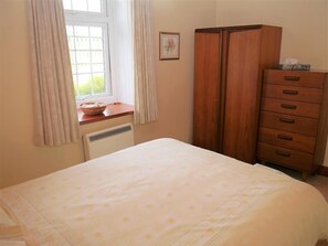 2 bedrooms, WiFi, bed sheets - Branta Cottage - a cottage that sleeps 4 guests in 2 bedrooms (Dumfries)