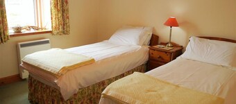 Branta Cottage - a cottage that sleeps 4 guests in 2 bedrooms