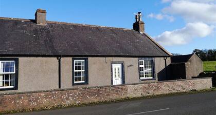 Branta Cottage - a cottage that sleeps 4 guests in 2 bedrooms